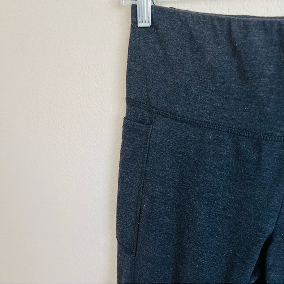 Energy Zone Dark Grey Pocket Capri Cropped Pocket Workout Leggings - Picture 3 of 8